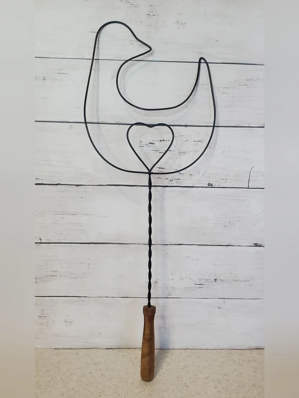 Vintage Goose Rug Beater Wire Farmhouse Decor Wood Handle Cottagecore 19.5